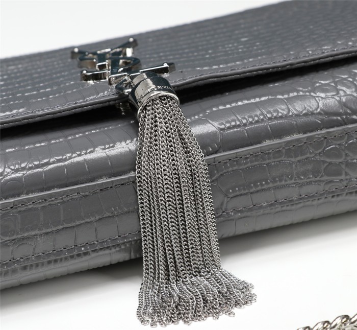 Handbags SAINT LAURENT 26700 size 24*5.5*14.5 cm