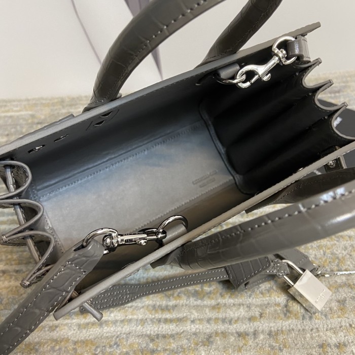 Handbags SAINT LAURENT 392035 size 21*15*10 cm