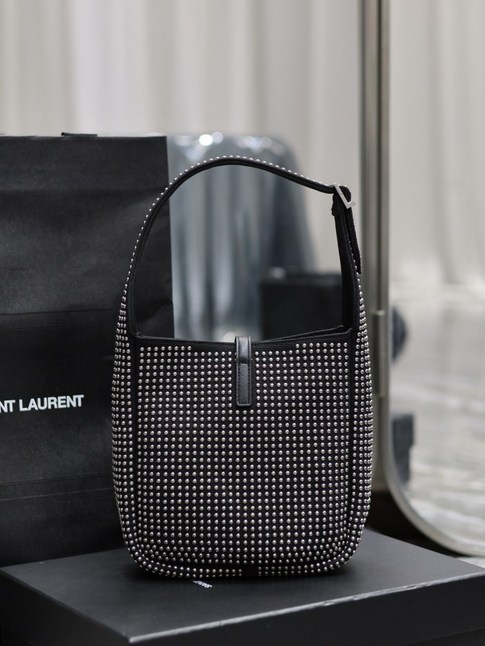 Handbags SAINT LAURENT 713938 size 23×22×8.5 cm