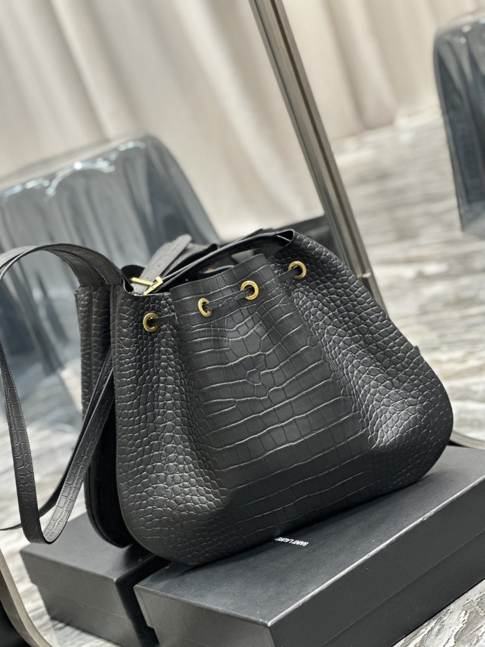 Handbags SAINT LAURENT 697941 size 44×33×2.5 cm