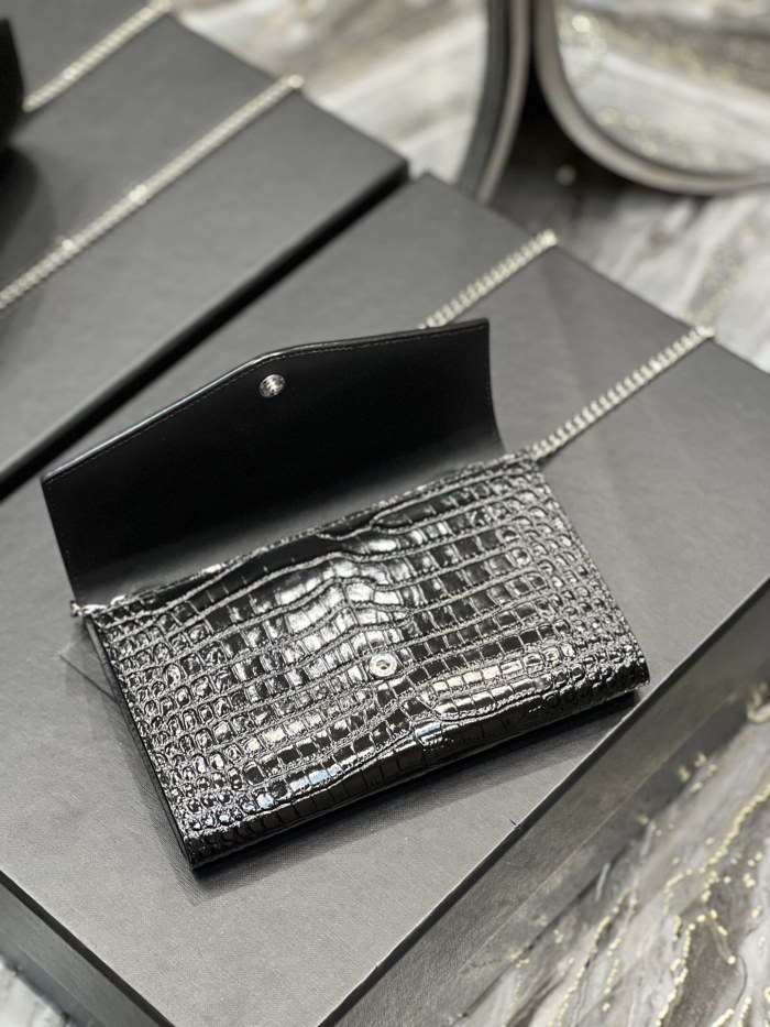 Handbags SAINT LAURENT 607788 size 19x12x4 cm