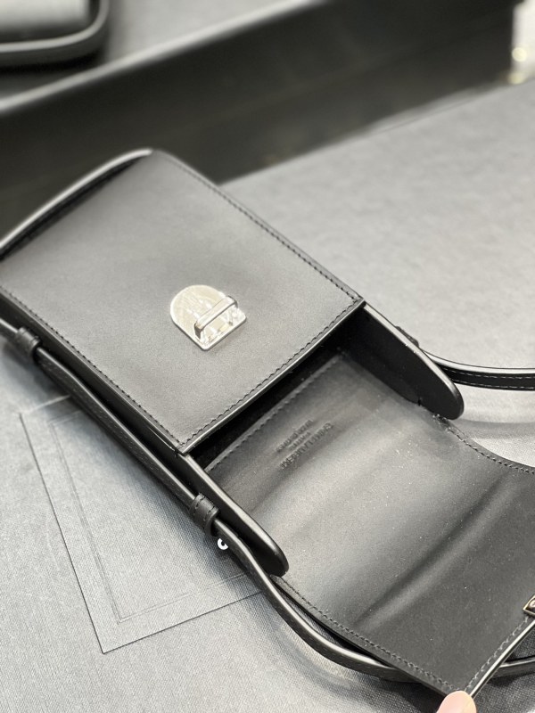 Handbags SAINT LAURENT 667718 size 9x3.5x18 cm