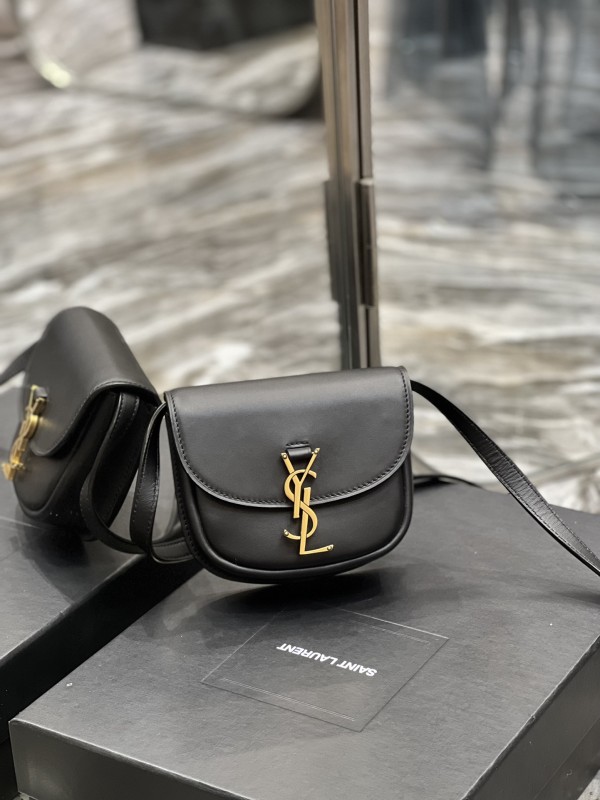 Handbags SAINT LAURENT 623097 size 15x14x4.5 cm