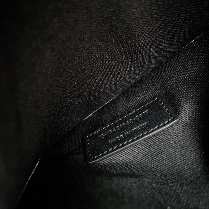 Handbags SAINT LAURENT 421863 size 26*20.5*12.5 cm