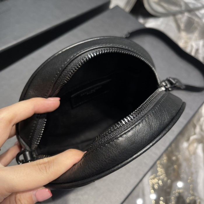 Handbags SAINT LAURENT 610436 size 17x17x5.5 cm