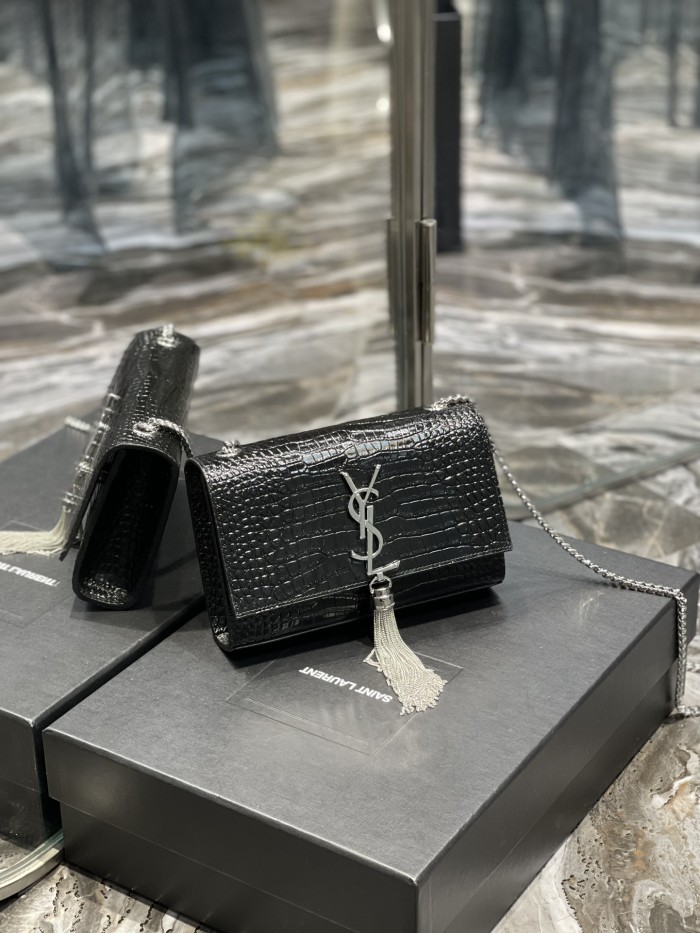 Handbags SAINT LAURENT 469390 size 20x13.5x5.5 cm