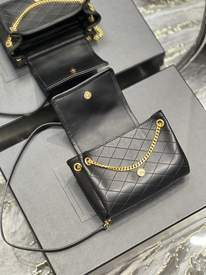 Handbags SAINT LAURENT 672738 size 18x13x6 cm
