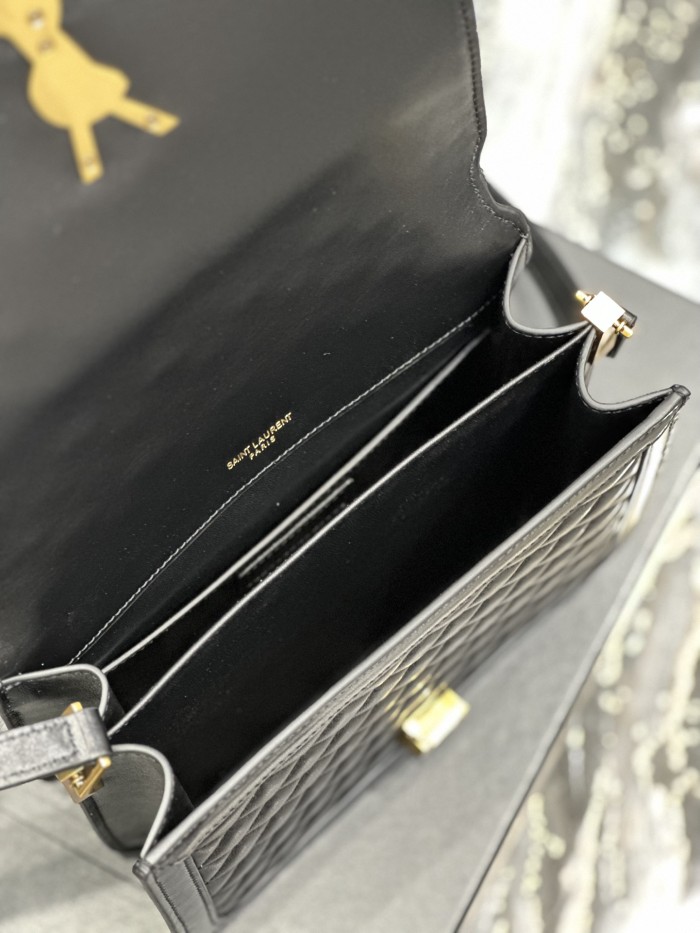 Handbags SAINT LAURENT 605026 size 22x18x5 cm