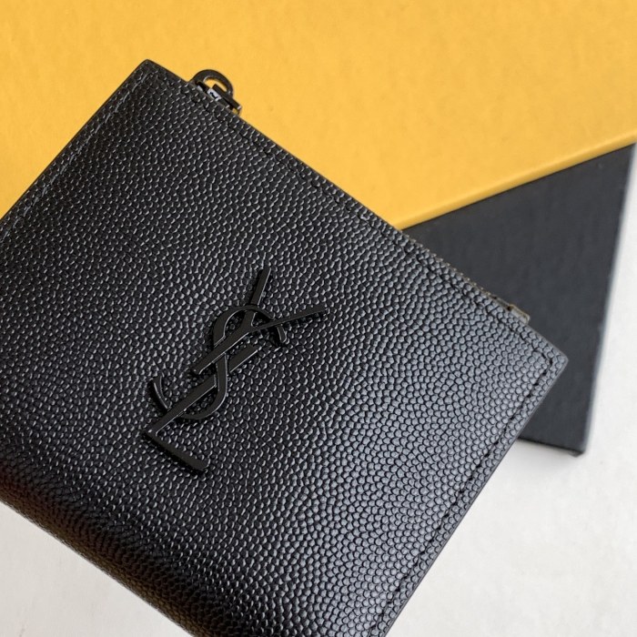 Handbags SAINT LAURENT 517045 size 10*8*2 cm