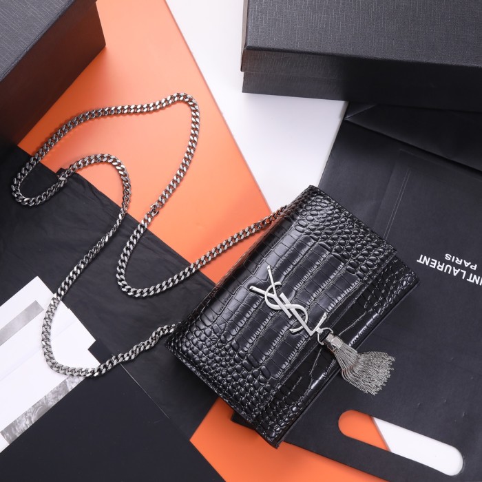 Handbags SAINT LAURENT 469390 size 20x13.5x5.5 cm