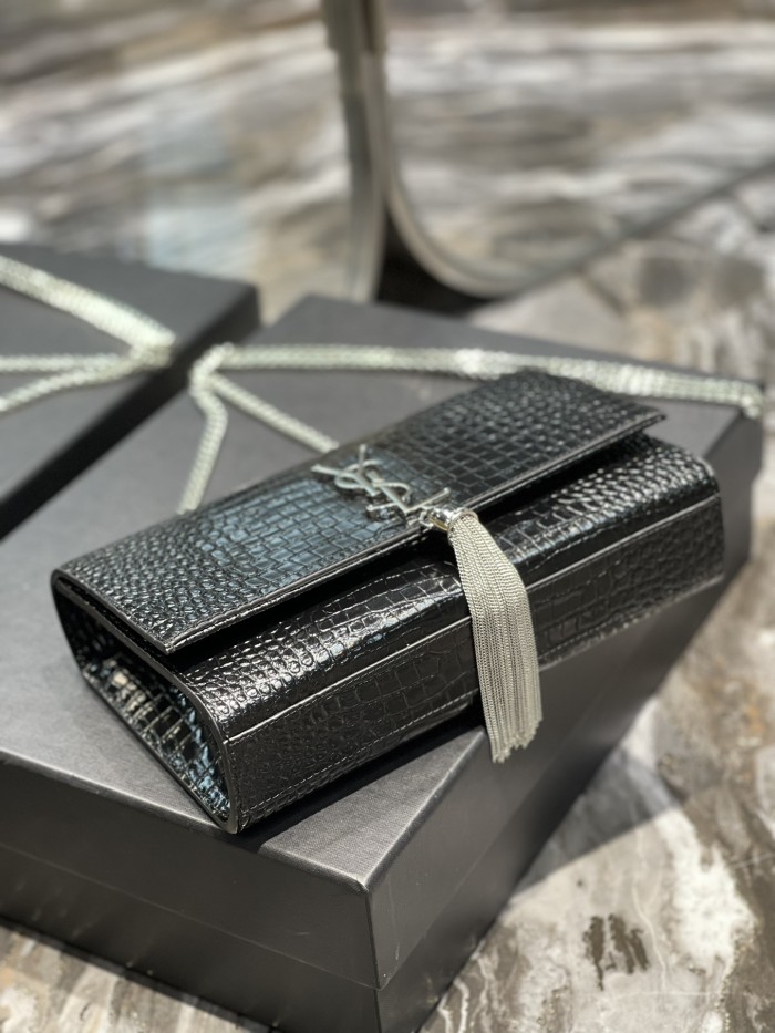 Handbags SAINT LAURENT 354119 size 24x14.5x5 cm