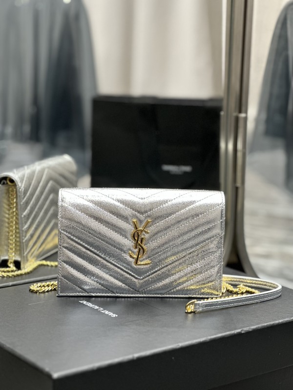 Handbags SAINT LAURENT 393953 size 19x11.5x4 cm