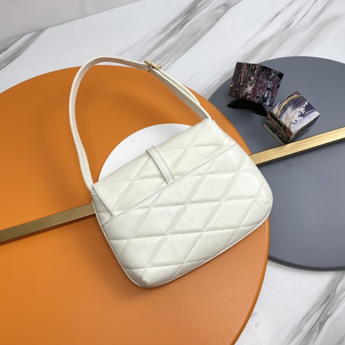 Handbags SAINT LAURENT 698567 size 24×18×5.5 cm