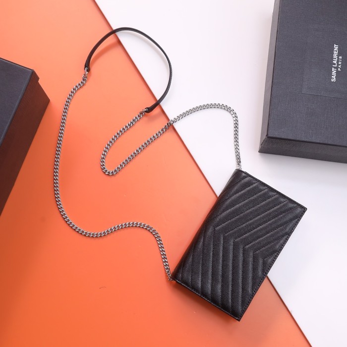 Handbags SAINT LAURENT 393953 size 19x11.5x4 cm