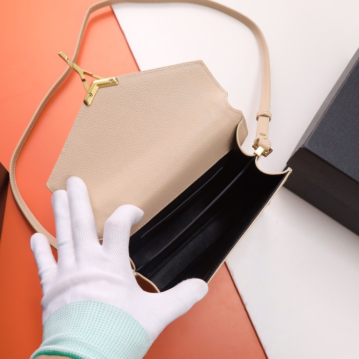 Handbags SAINT LAURENT 602716 size 20×16×7.5 cm