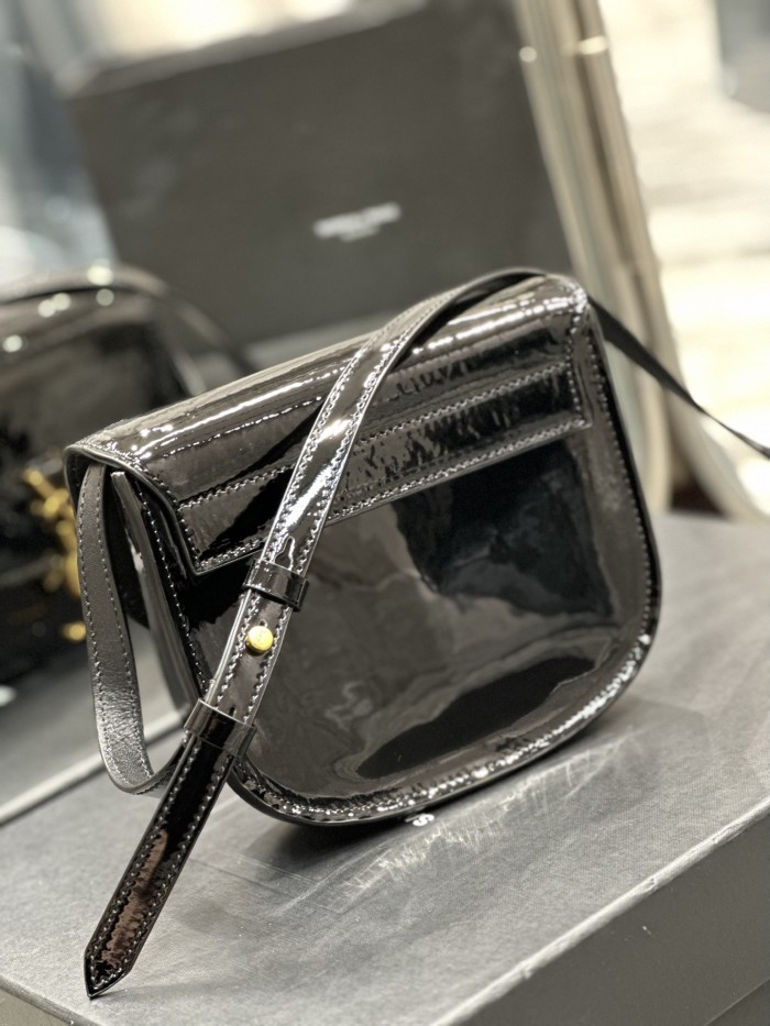 Handbags SAINT LAURENT 619740 size 18x15.5x5.5 cm