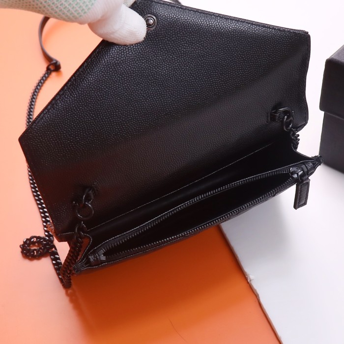 Handbags SAINT LAURENT 393953 size 19x11.5x4 cm