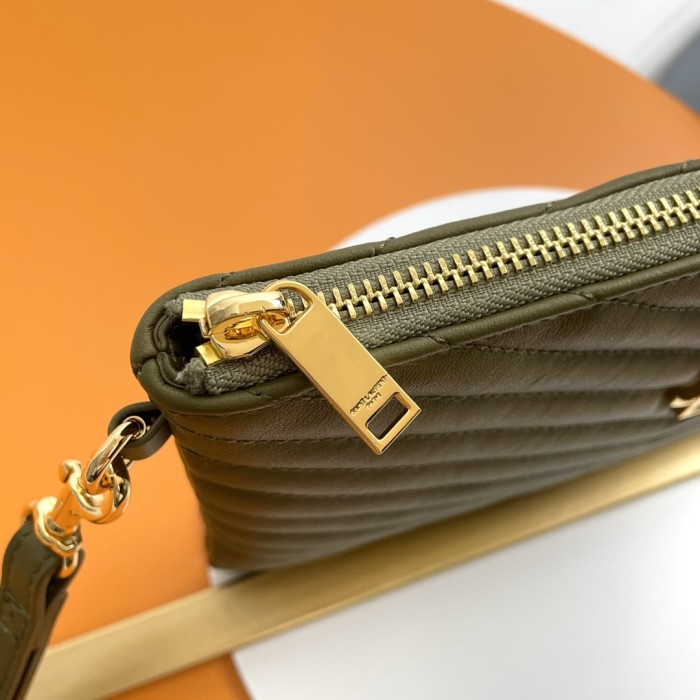 Handbags SAINT LAURENT 379039 size 24×17.5×1.5 cm