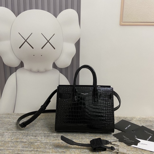Handbags SAINT LAURENT 392035 size 21*15*10 cm