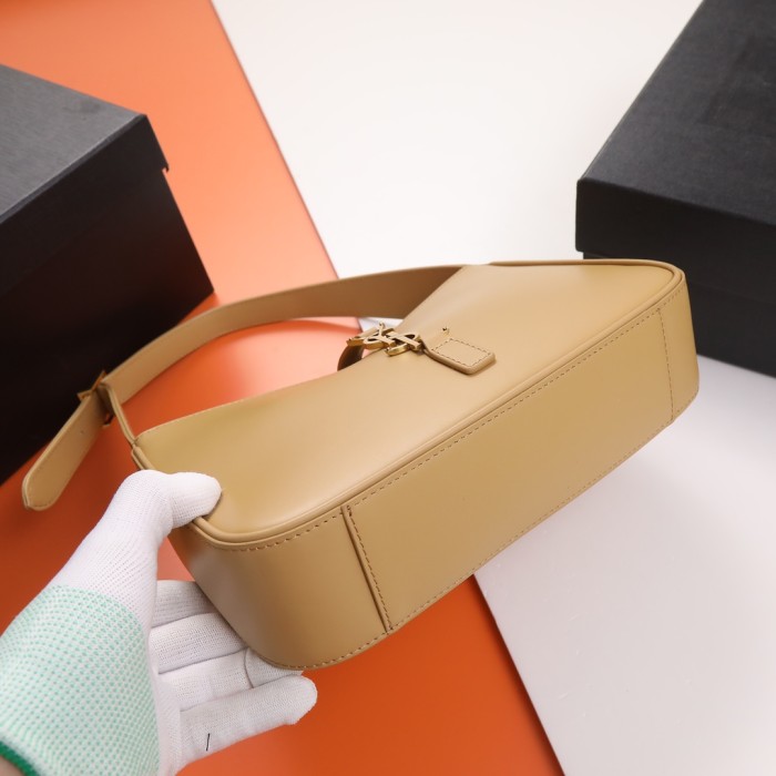 Handbags SAINT LAURENT 657228 size 25X14X6 cm