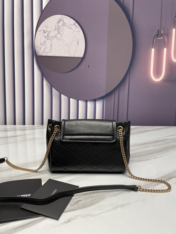 Handbags SAINT LAURENT 672738 size 18x13x6 cm