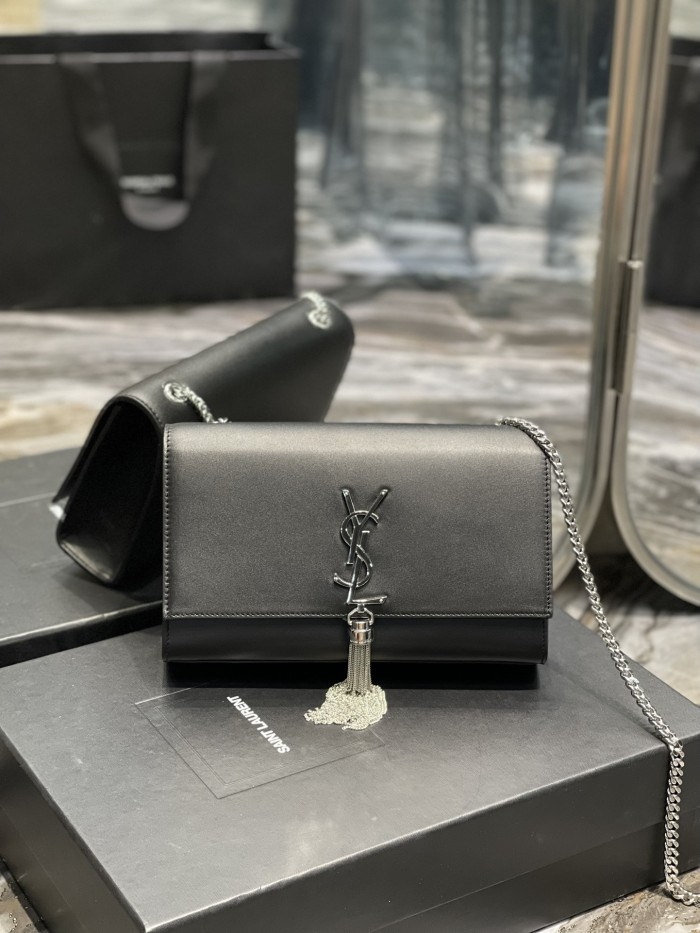 Handbags SAINT LAURENT 354119 size 24x14.5x5 cm