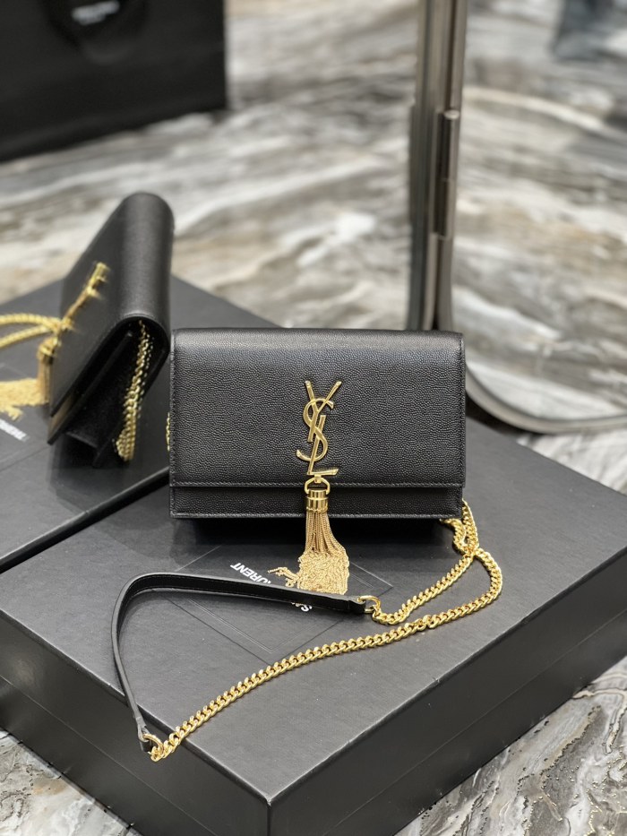 Handbags SAINT LAURENT 452159 size 19x12.5x4 cm
