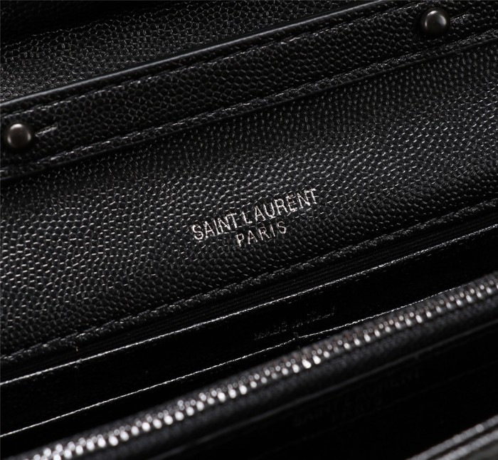 Handbags SAINT LAURENT 26801 size 22.5x14x4 cm