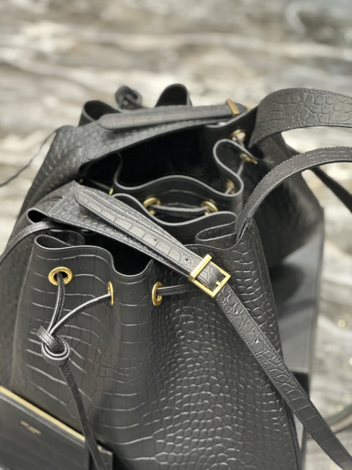 Handbags SAINT LAURENT 697941 size 44×33×2.5 cm