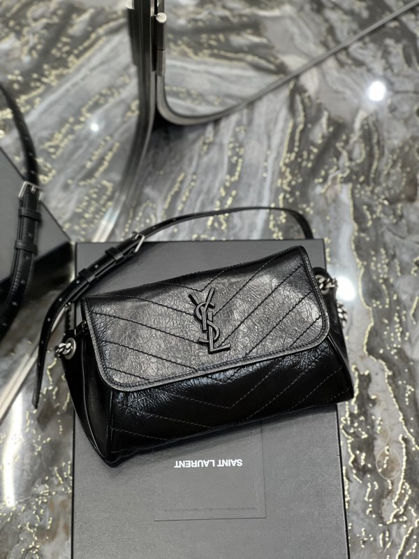 Handbags SAINT LAURENT 577124 size 28x16x9 cm