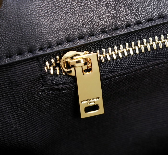 Handbags SAINT LAURENT 734153 size 26×14×7 cm