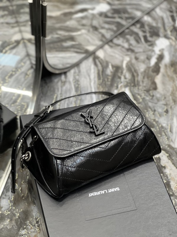 Handbags SAINT LAURENT 577124 size 28x16x9 cm