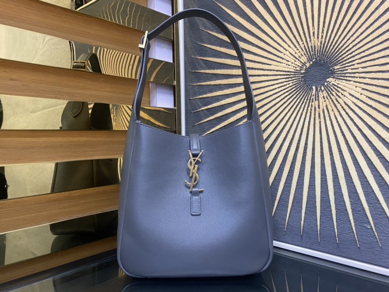 Handbags SAINT LAURENT 713938 size 24x24x10 cm