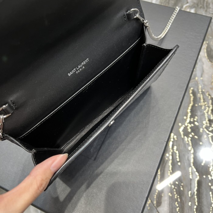 Handbags SAINT LAURENT 607788 size 19x12x4 cm