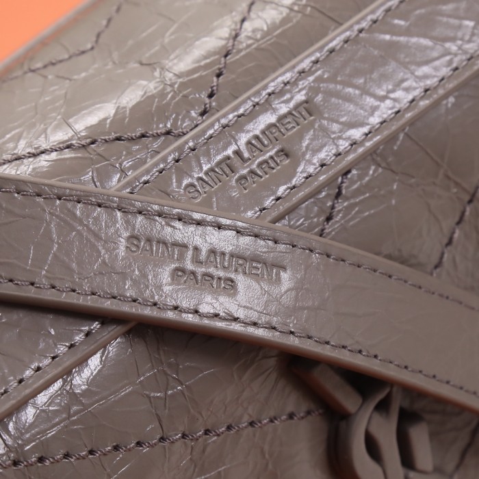 Handbags SAINT LAURENT 533037 size 22x16.5x12 cm