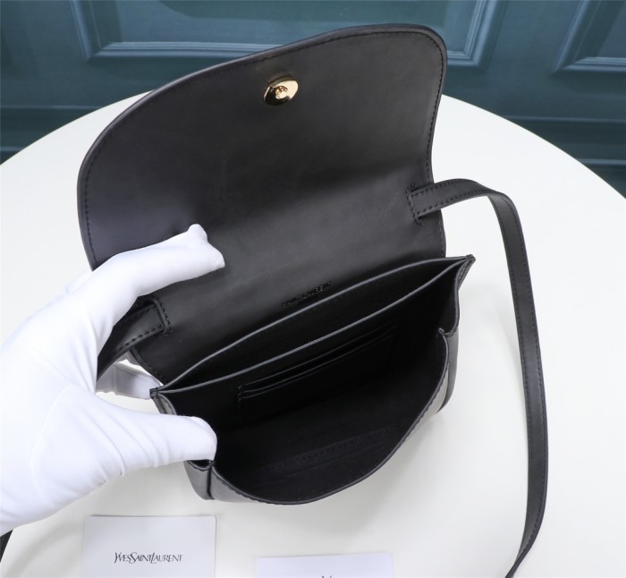 Handbags SAINT LAURENT 619740 size 18x15.5x5.5 cm
