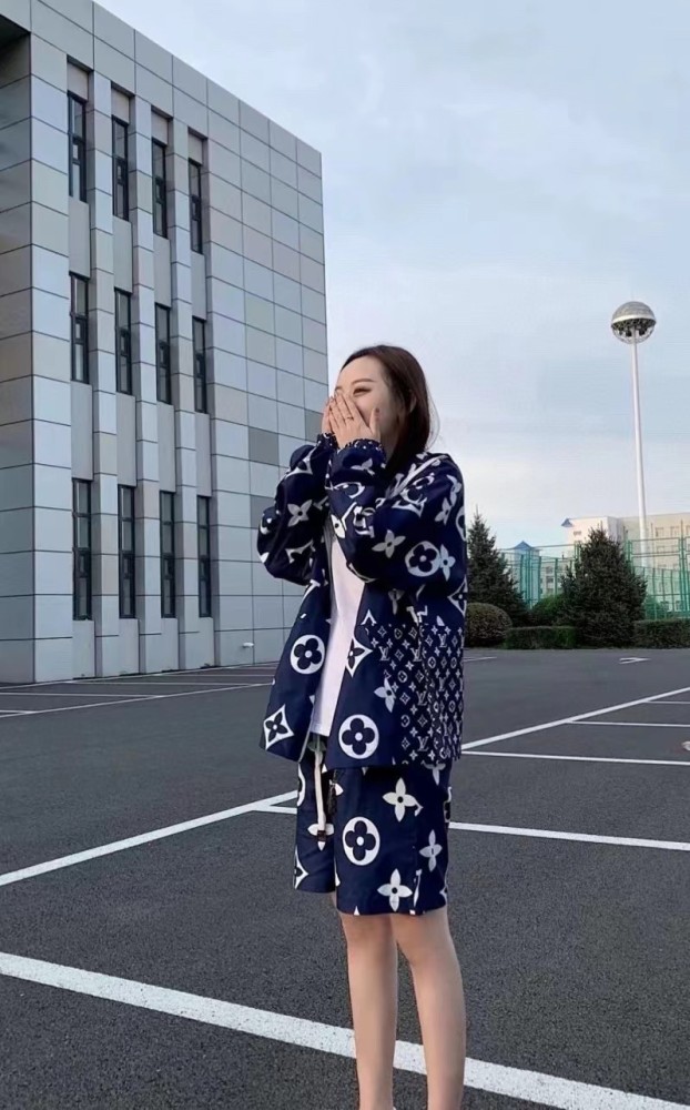 Clothes Louis Vuitton 545