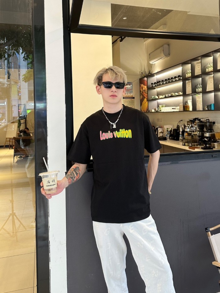 Clothes Louis Vuitton 557