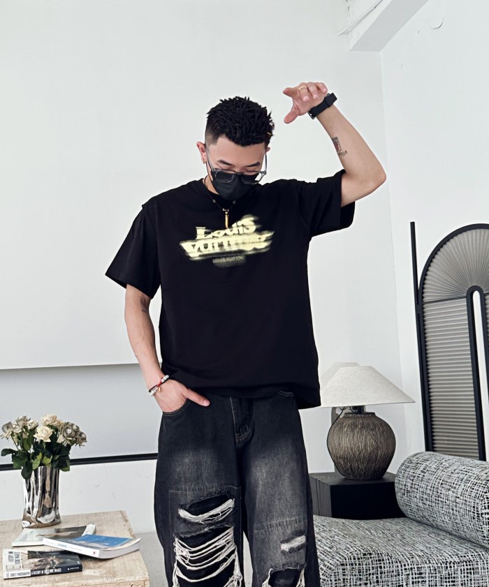 Clothes Louis Vuitton 596