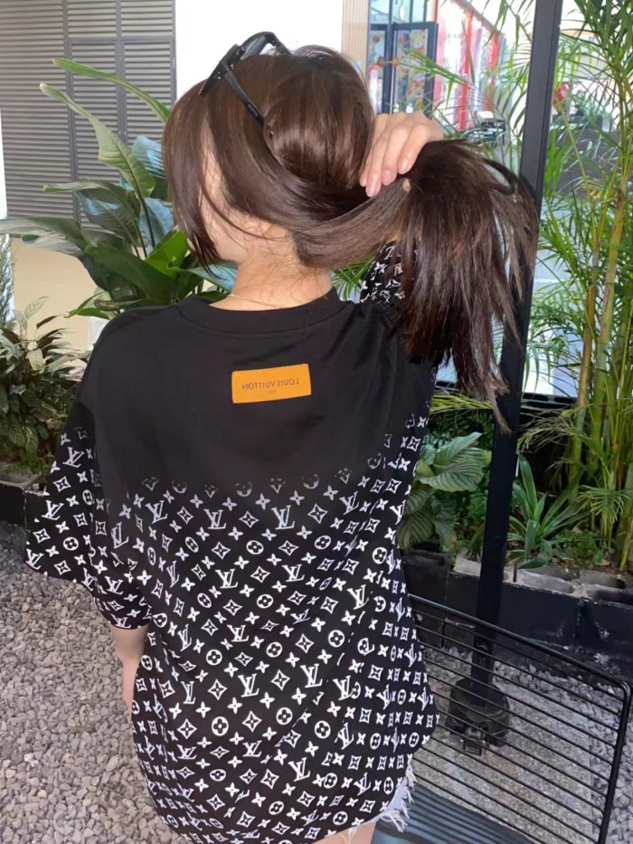 Clothes Louis Vuitton 619