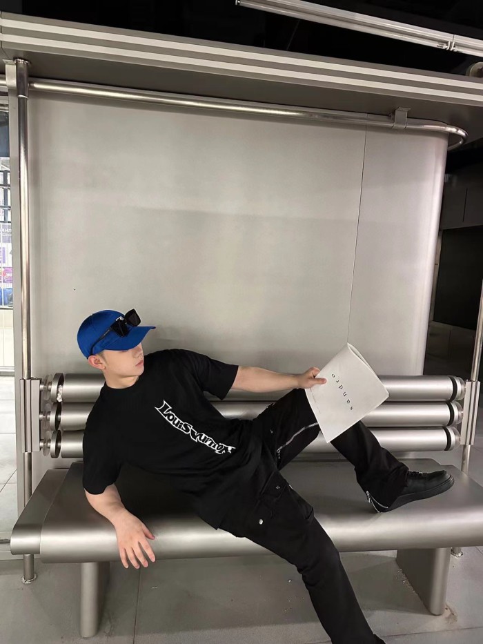 Clothes Louis Vuitton 606