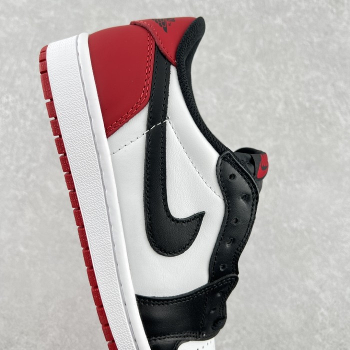 Jordan 1 Retro Low OG Black Toe (2023)