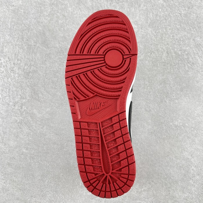 Jordan 1 Retro Low OG Black Toe (2023)