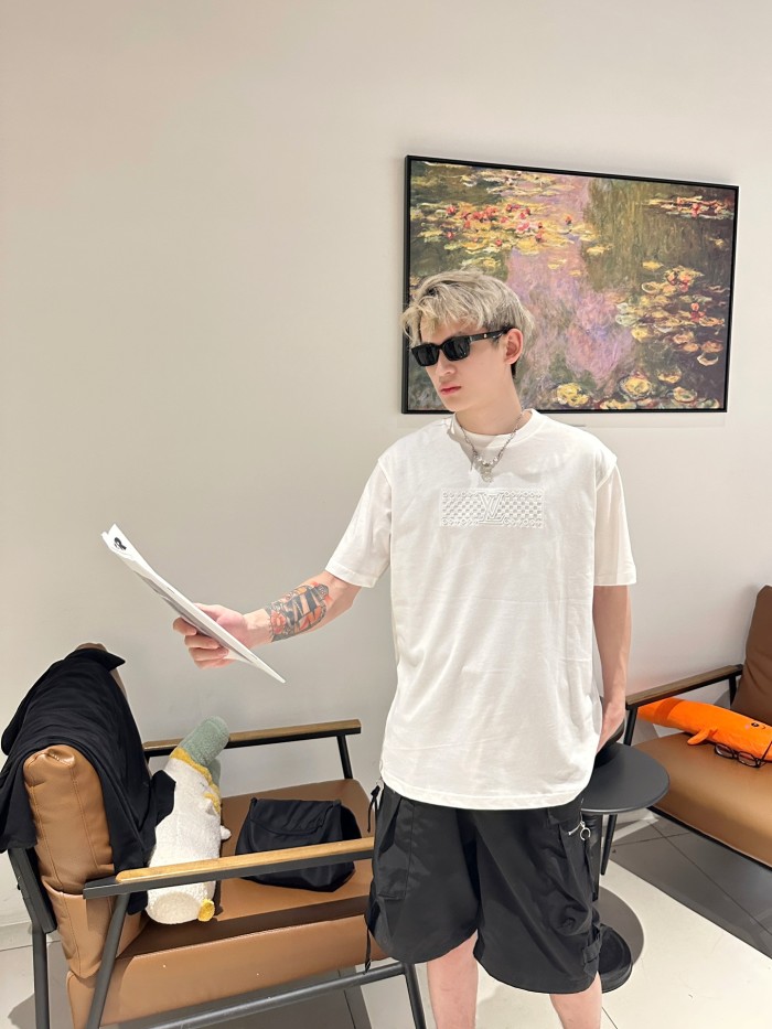 Clothes Louis Vuitton 660