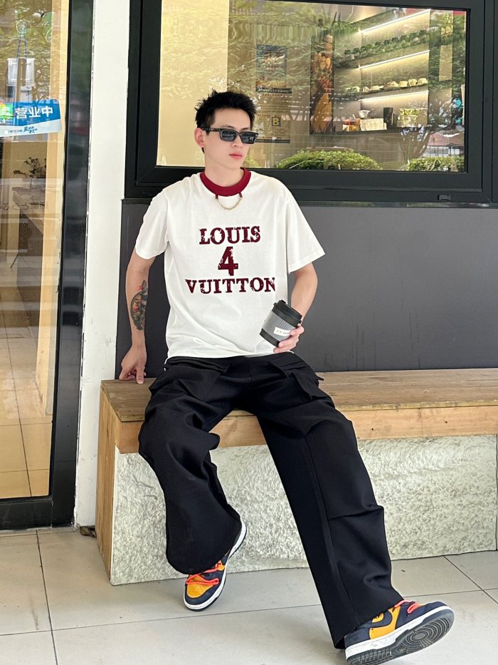 Clothes Louis Vuitton 650