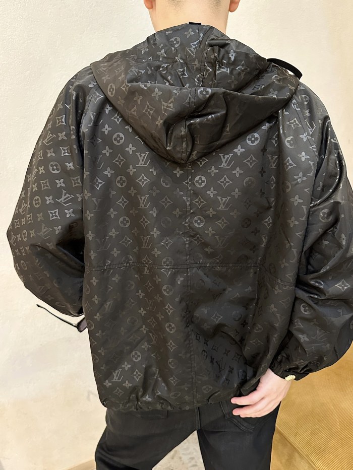 Clothes Louis Vuitton 685