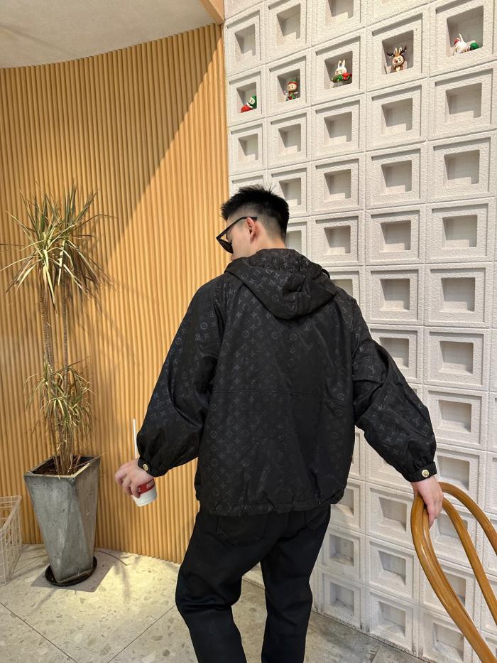 Clothes Louis Vuitton 685