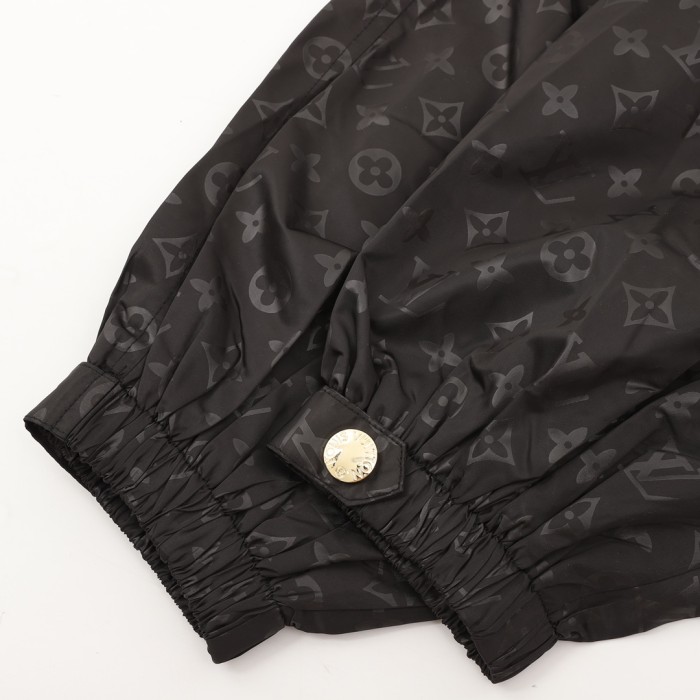 Clothes Louis Vuitton 685