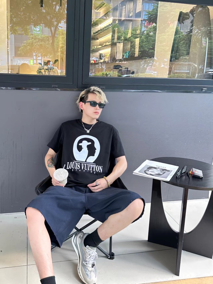 Clothes Louis Vuitton 669