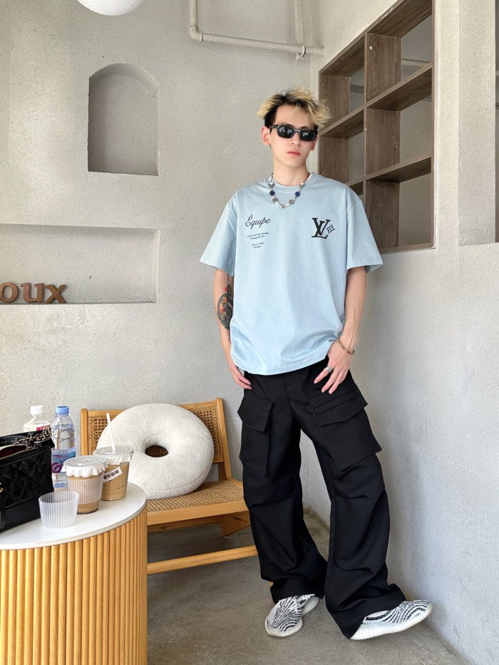 Clothes Louis Vuitton 677